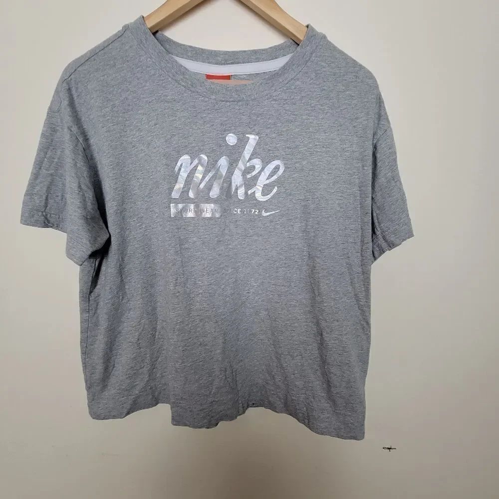Nike Sportwear Women's  Grey/Metallic Logo Short Sleeve Tshirt Large